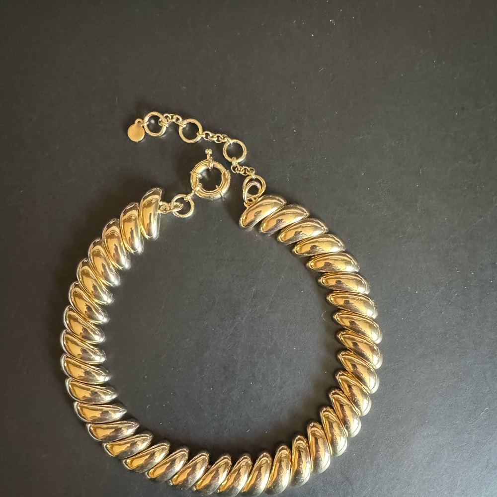 Bloomingdale's NWT Gold necklace